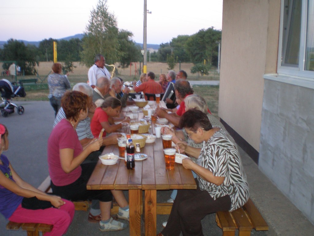Fotogaléria Vatra zvrchovanosti a OKTÓBER mesiac úcty k starším 2013 (10) Vatra zvrchovanosti a OKTÓBER mesiac úcty k starším 2013